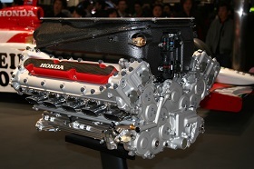 Honda_RA005E_engine_2005.jpg